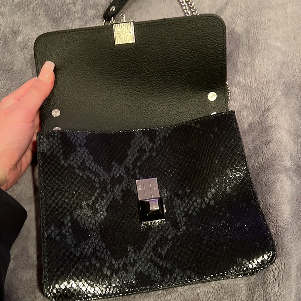 Adorable snakeskin print bag! - Picture 3 of 5
